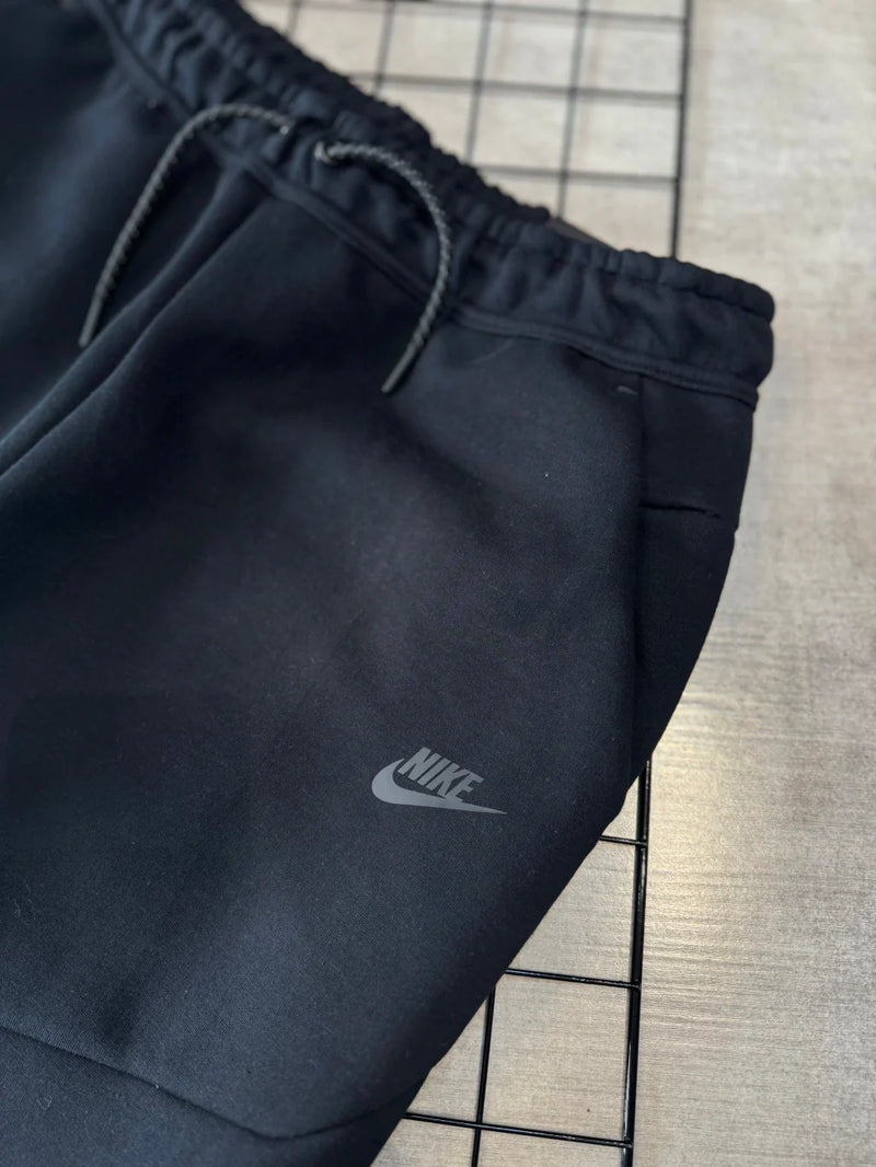 CALÇA NIKE TECH FLEECE