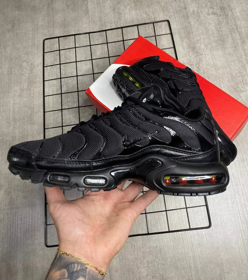 TENIS AIR MAX TN PLUS BLACK