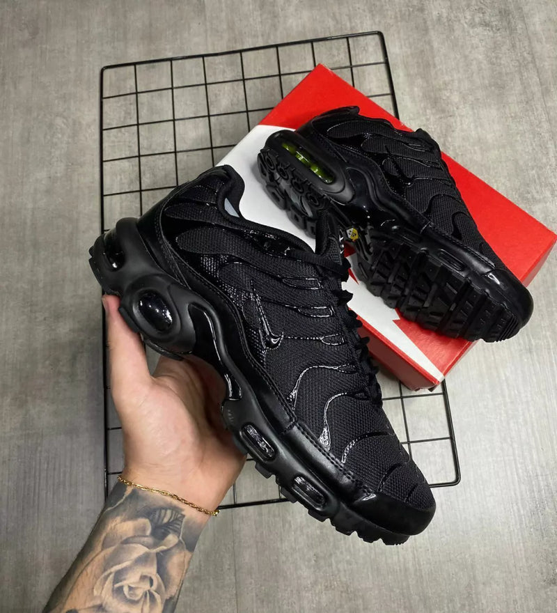 TENIS AIR MAX TN PLUS BLACK